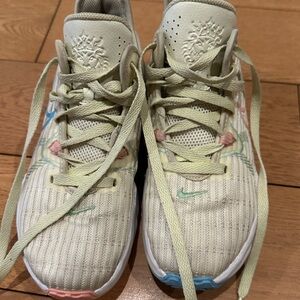 Nike LeBron Witness 6 ‘Easter’ size 5.5Y
